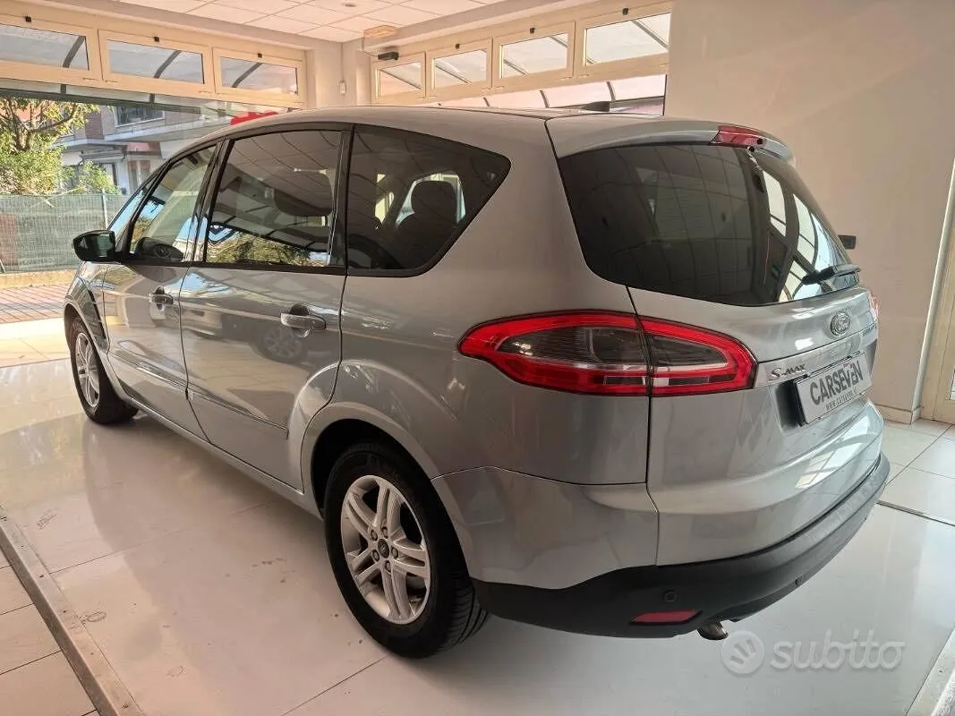 Ford S-Max 2012 photo 2