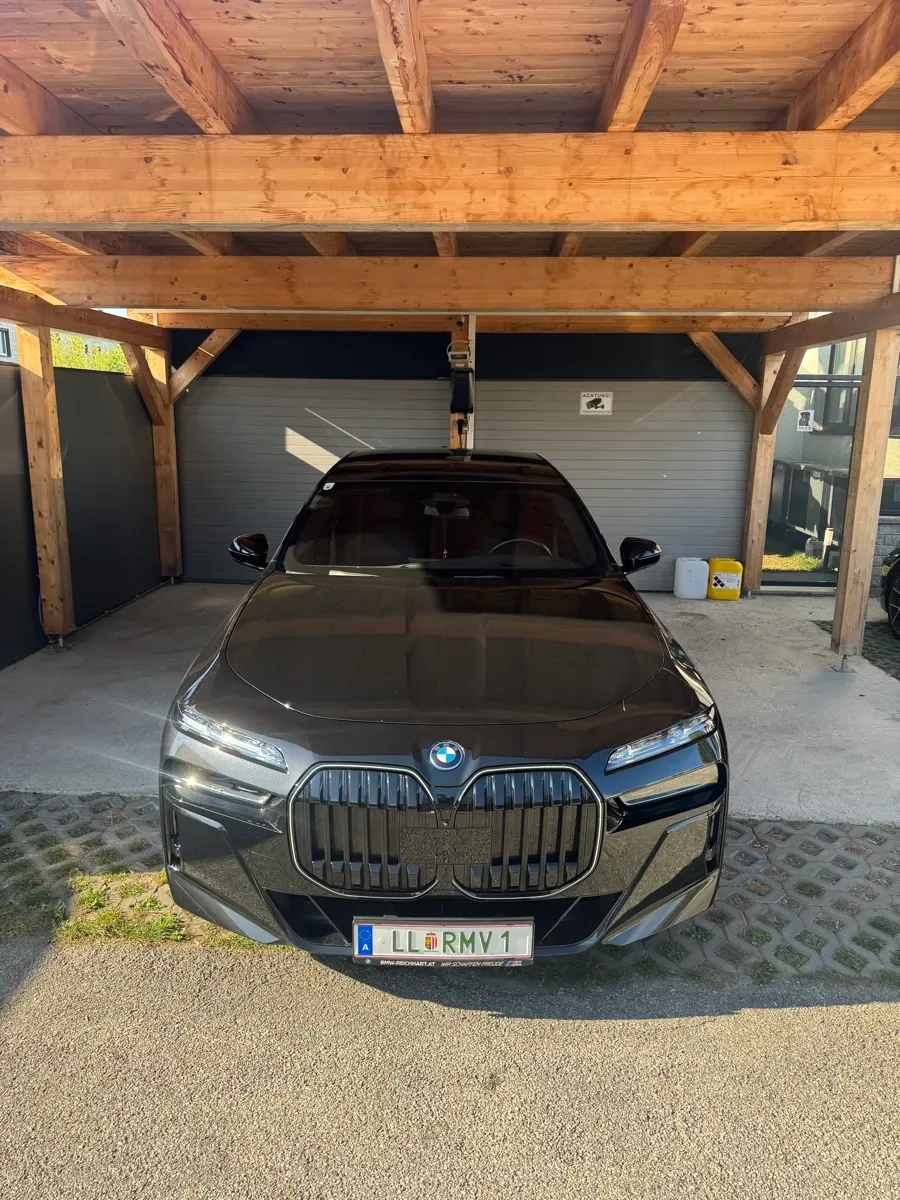 BMW I7