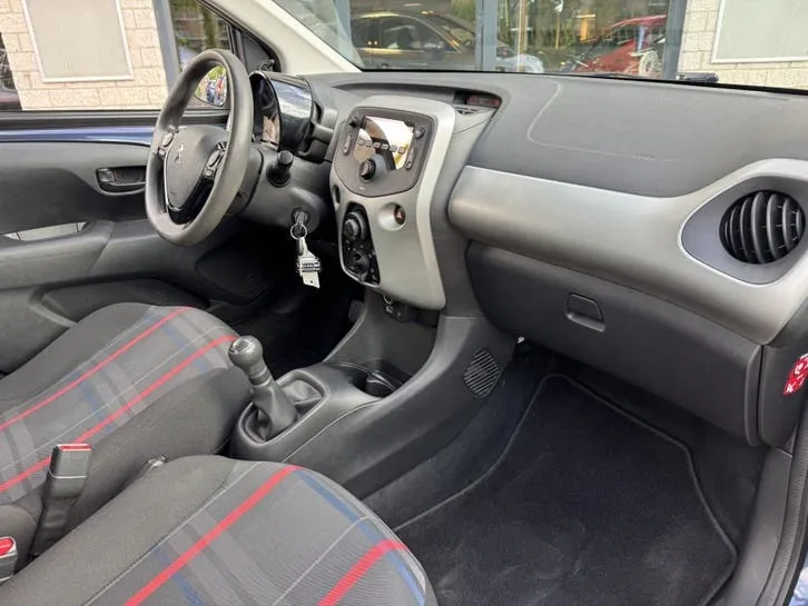 Peugeot 108 2014 photo 2