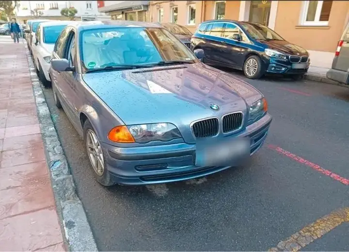 BMW 318I