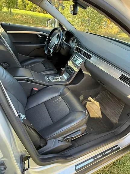 Volvo V70 2010 photo 3