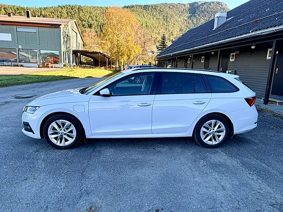 Skoda Octavia 2022 photo 2