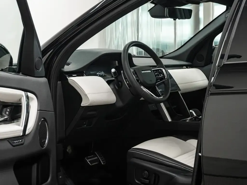 Land Rover Discovery Sport 2025 photo 4