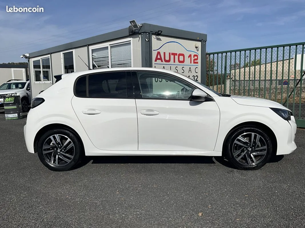 Peugeot 208 2020 photo 2