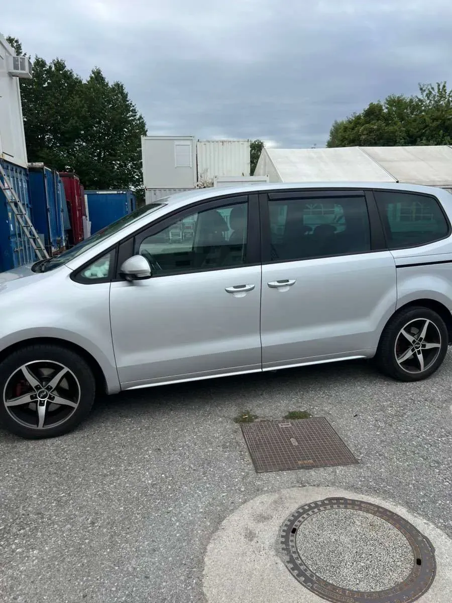 Seat Alhambra 2011 photo 2