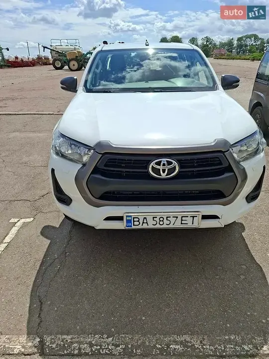 Toyota Hilux 2021 photo 2