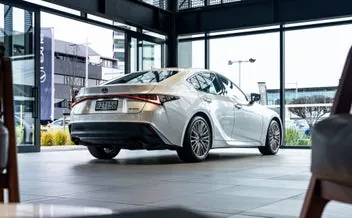 Lexus Is 300 2023 photo 4