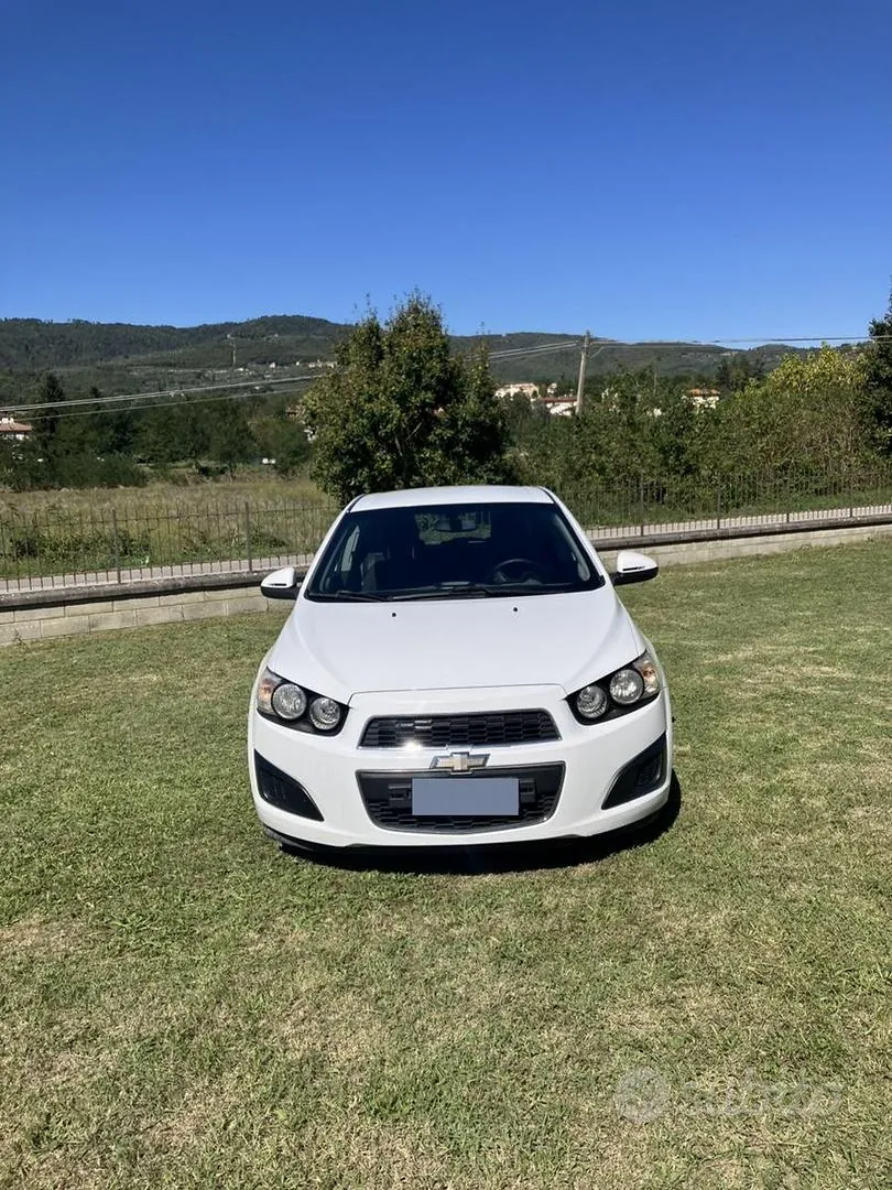 Chevrolet Aveo 2011 photo 2