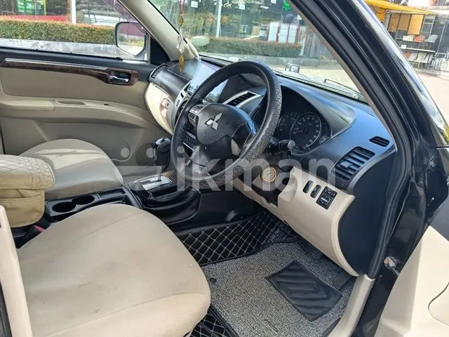 Mitsubishi Montero 2012 photo 4