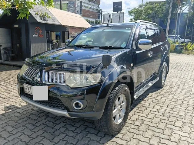 Mitsubishi Montero 2012 photo 3