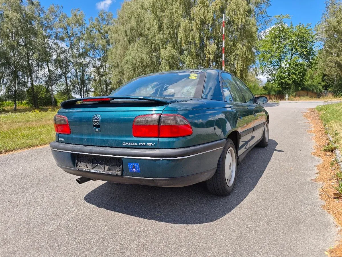 Opel Omega 1995 photo 2