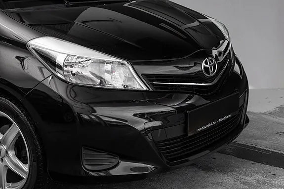 Toyota Yaris 2012 photo 2