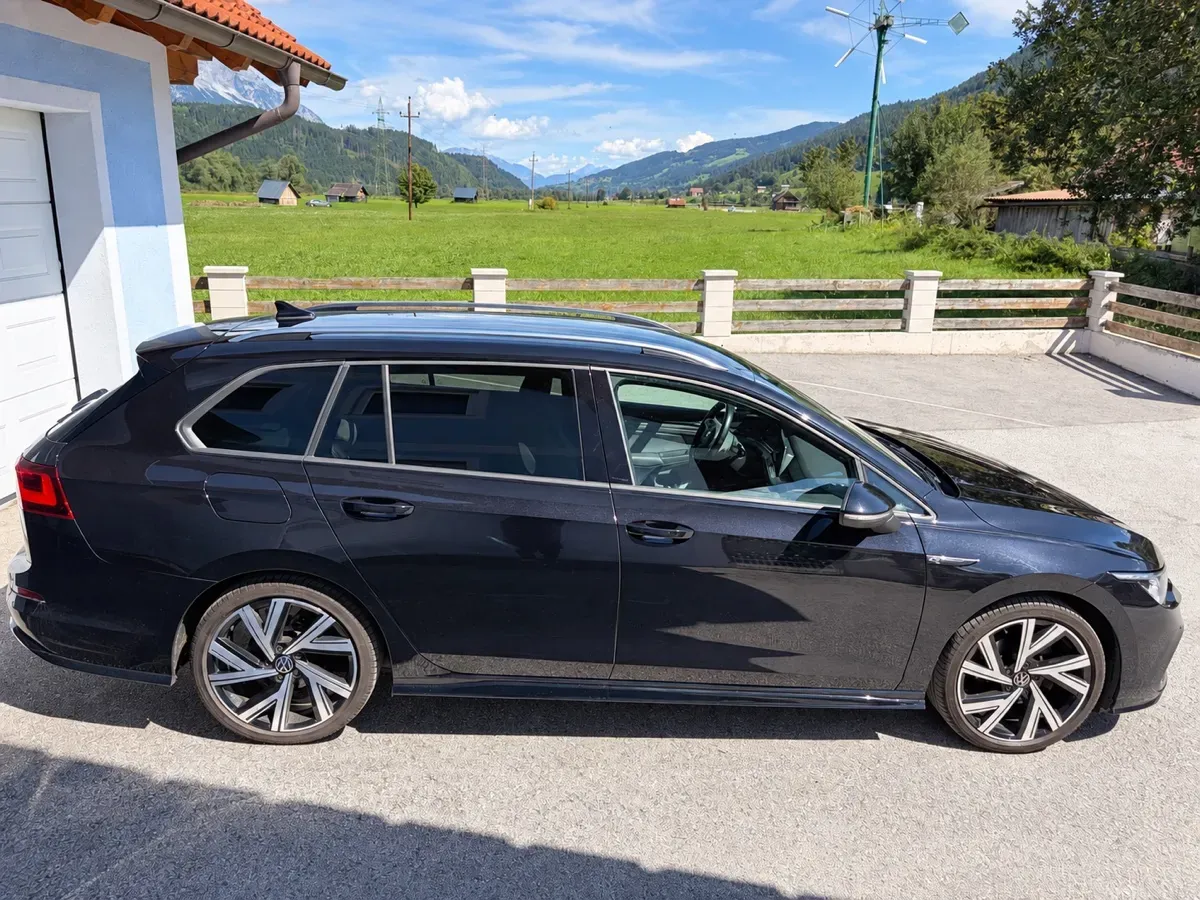 Volkswagen Golf 2023 photo 2
