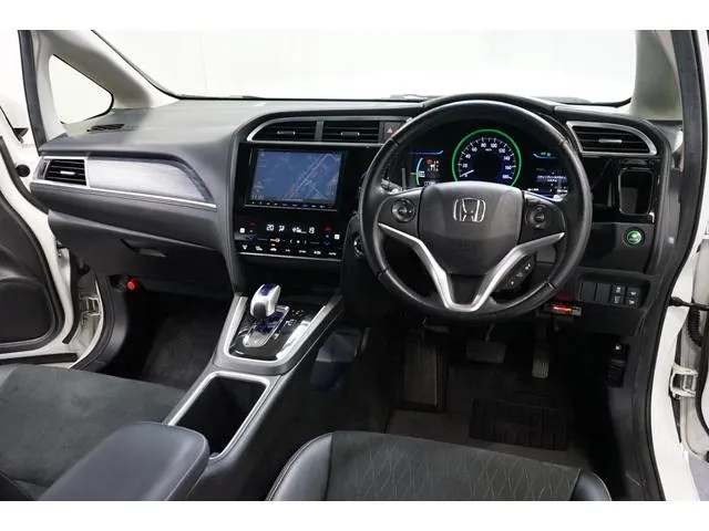 Honda Shuttle Hybrid Z 2015 photo 2