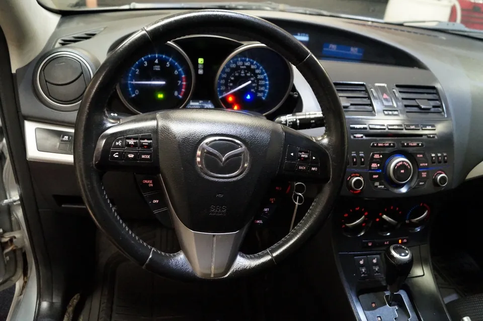 Mazda Mazda3 2012 photo 4