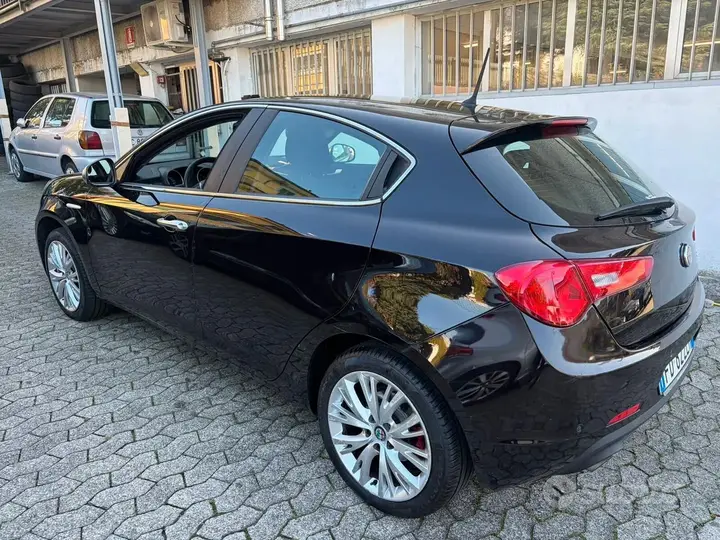 Alfa Romeo Giulietta 2016 photo 4