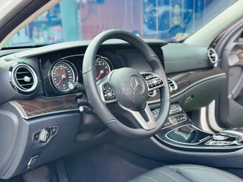 Mercedes-Benz E-Class 2017 photo 3