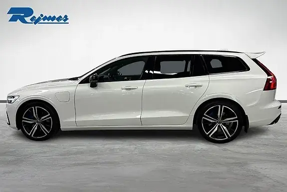 Volvo V60 2022 photo 2