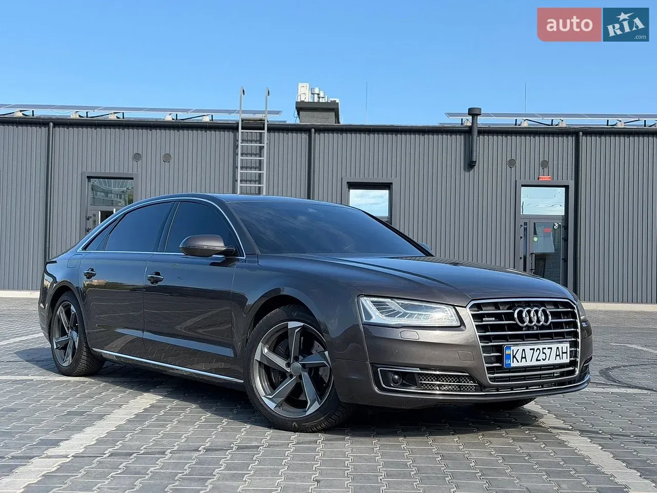 Audi A8 2014 photo 4