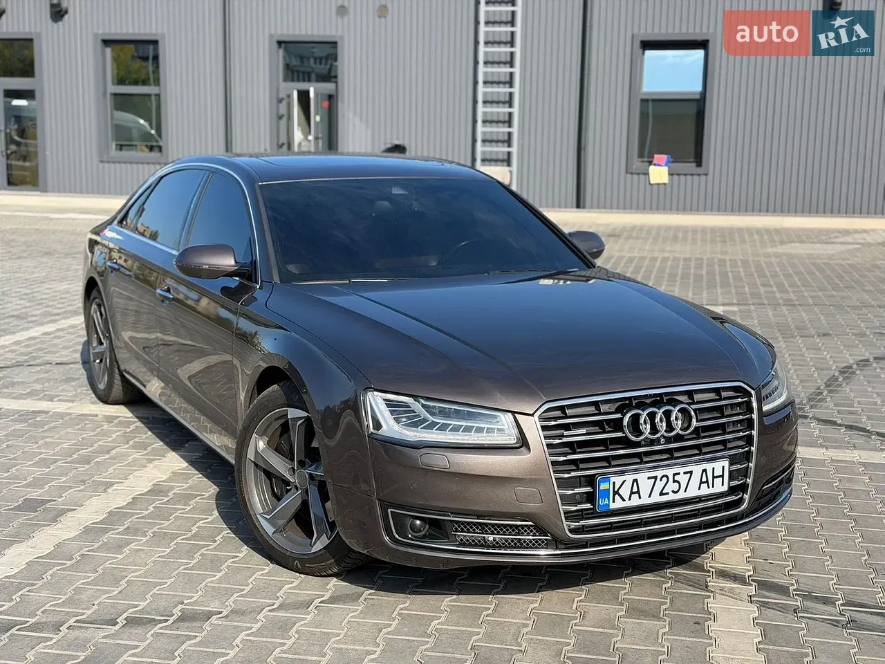 Audi A8 2014 photo 2