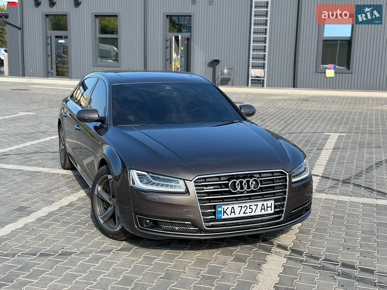Audi A8 2014 photo 3
