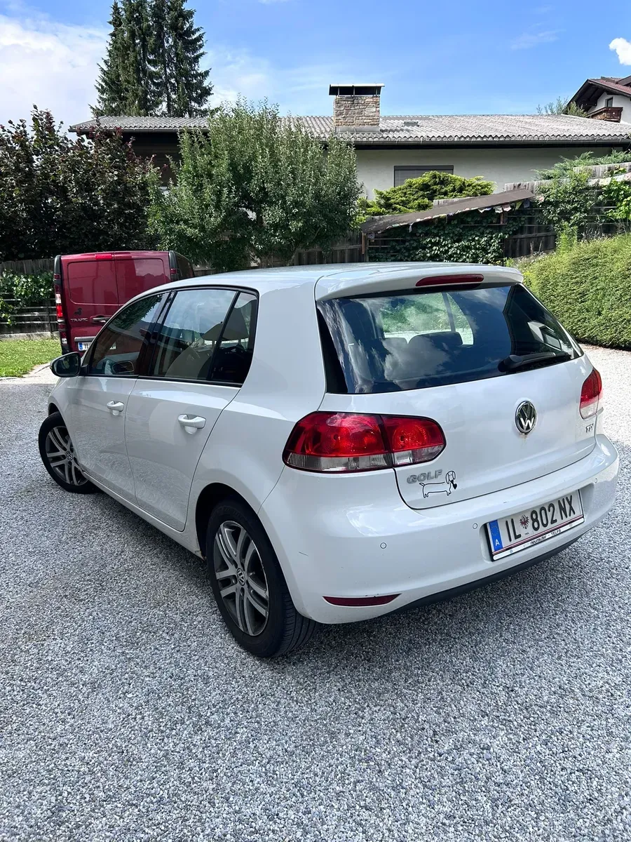 Volkswagen Golf 2010 photo 2