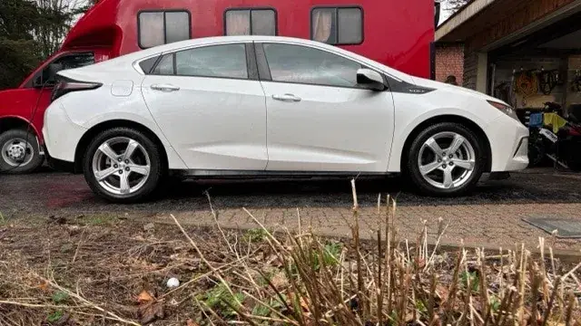 Chevrolet Volt 2017 photo 2