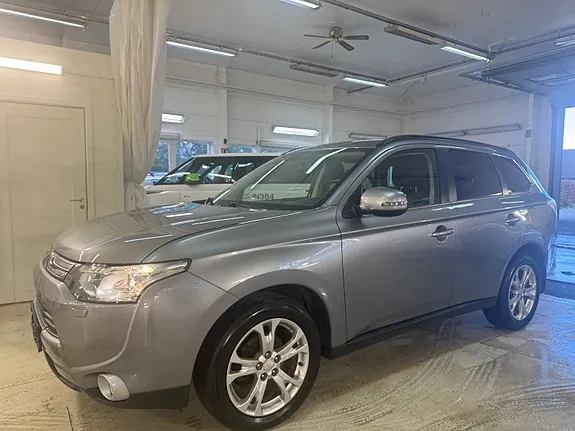 Mitsubishi Outlander 2012 photo 2