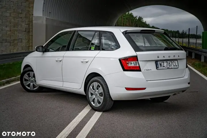 Skoda Fabia 2021 photo 3
