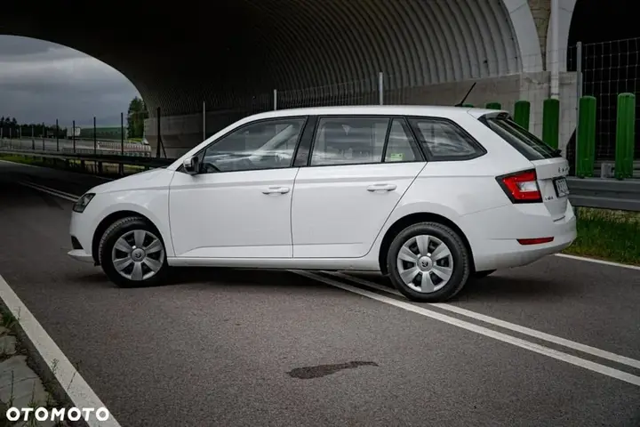 Skoda Fabia 2021 photo 2