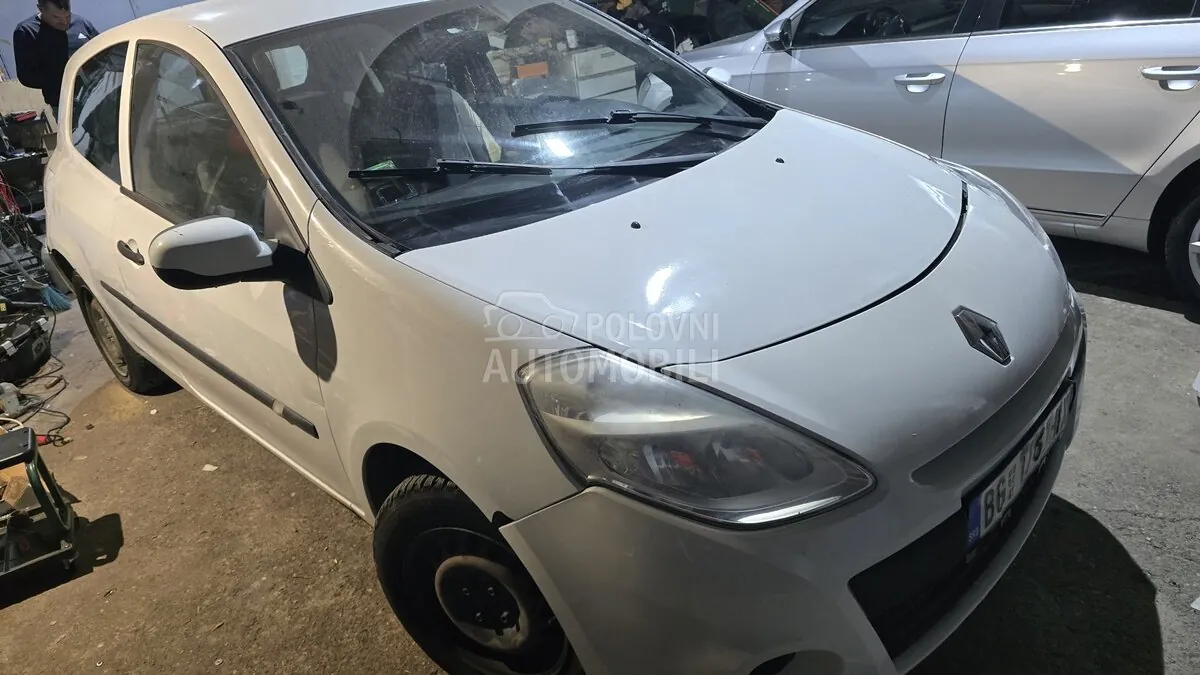 Renault Clio 2011 photo 2