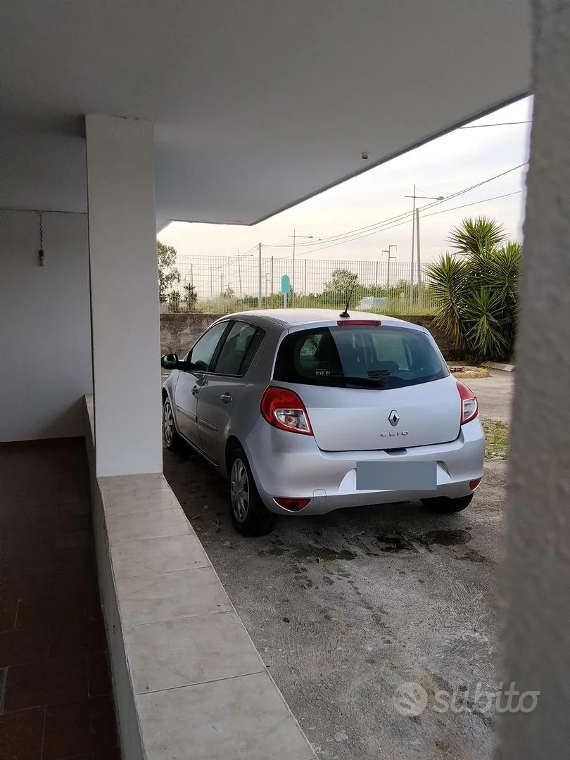 Renault Clio 2009 photo 2