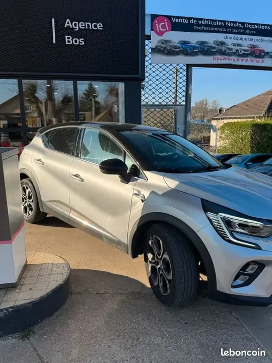 Renault Captur 2023 photo 3