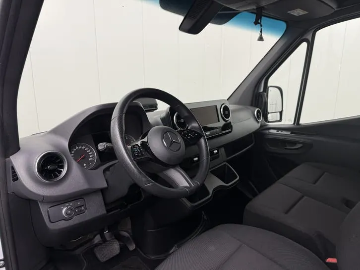Mercedes-Benz Sprinter 2024 photo 3