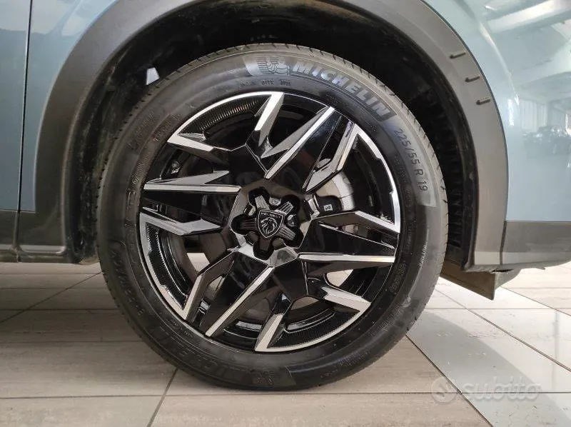 Peugeot 5008 2025 photo 3