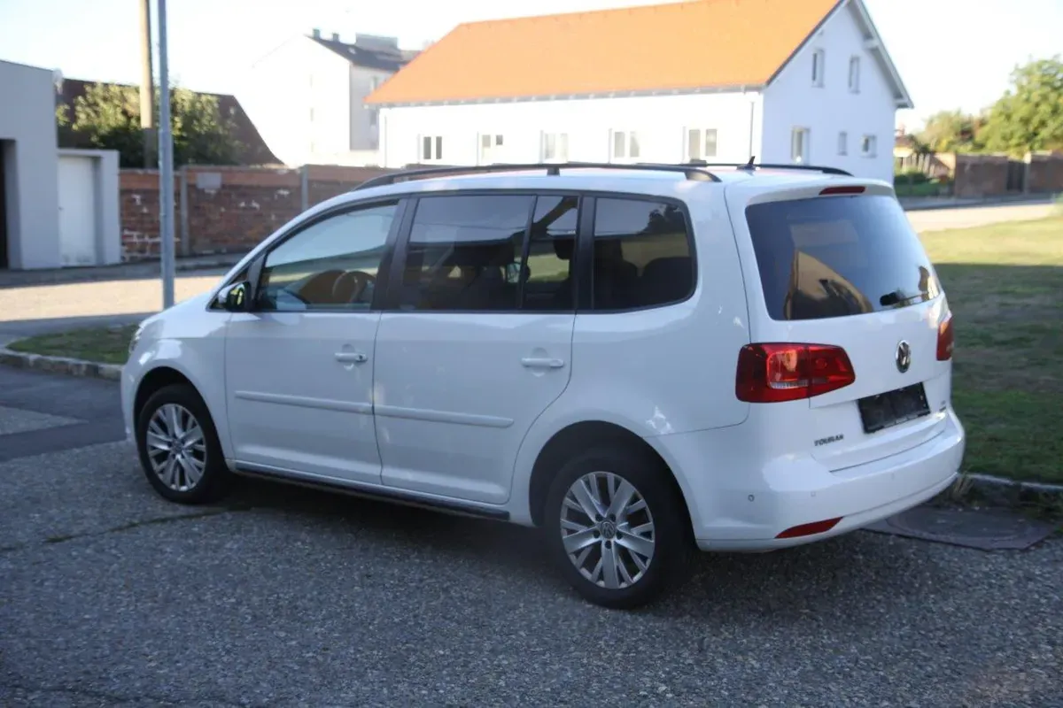 Volkswagen Touran 2013 photo 3
