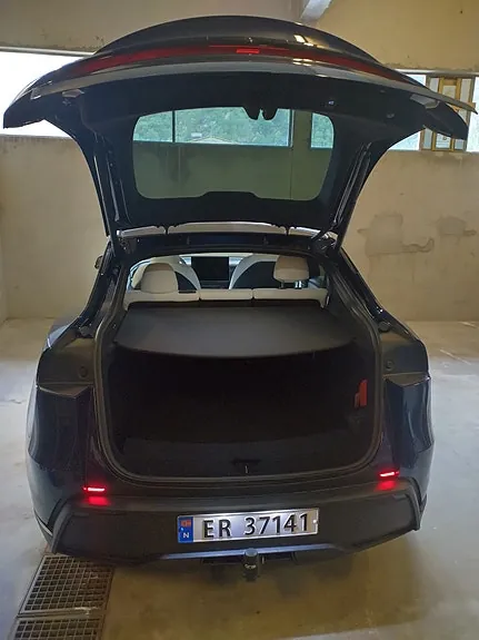 Tesla Model Y 2026 photo 5