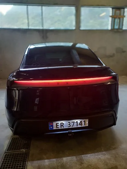 Tesla Model Y 2026 photo 4