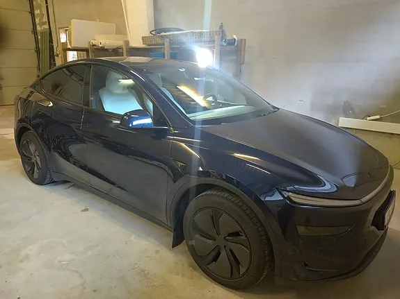 Tesla Model Y 2026 photo 2