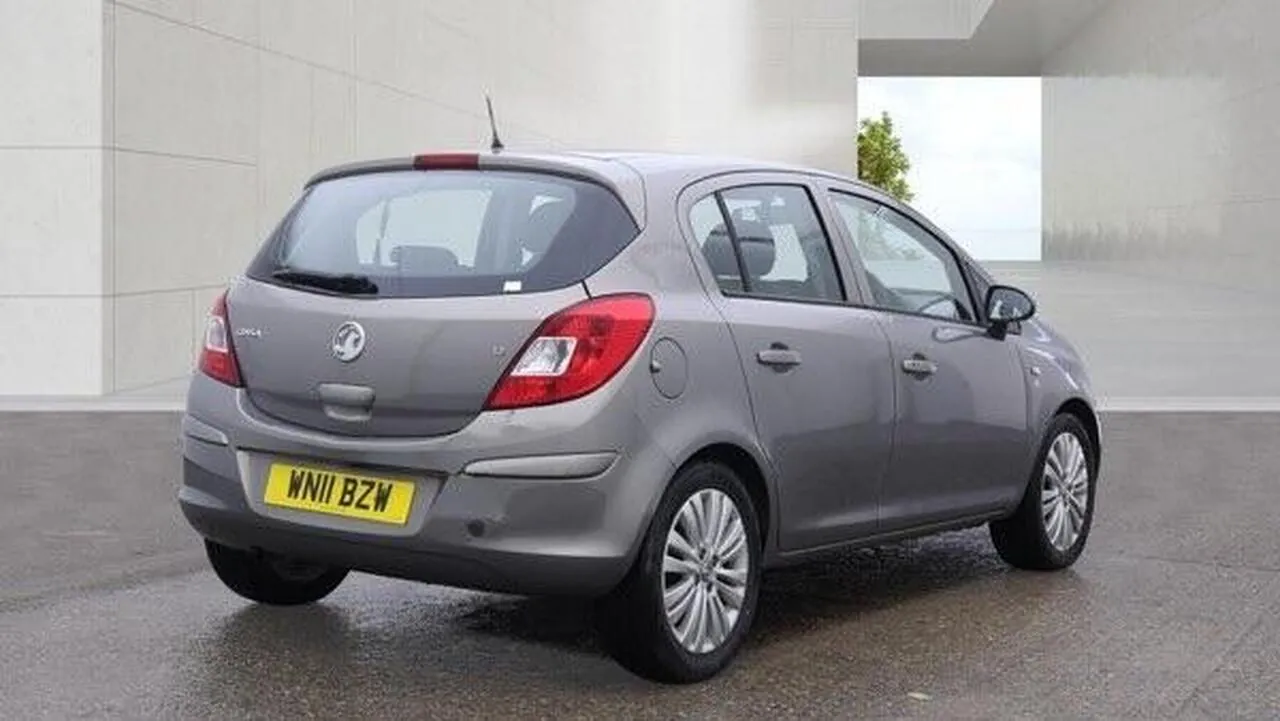 Vauxhall Corsa 2011 photo 2