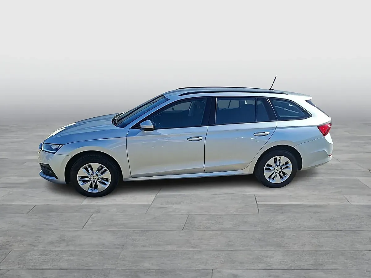 Skoda Octavia 2023 photo 2