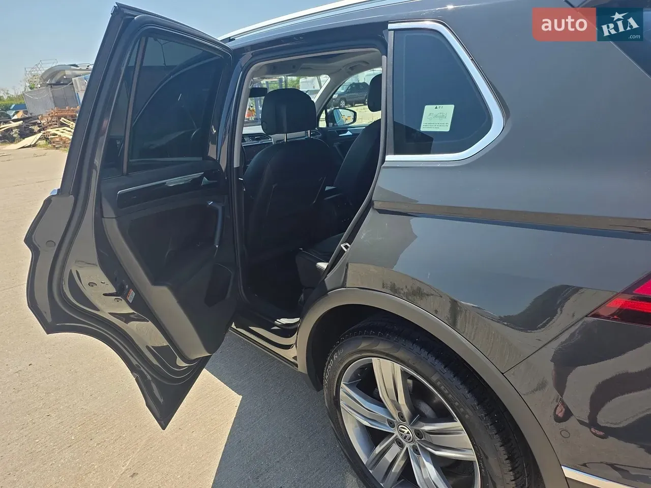 Volkswagen Tiguan 2018 photo 2