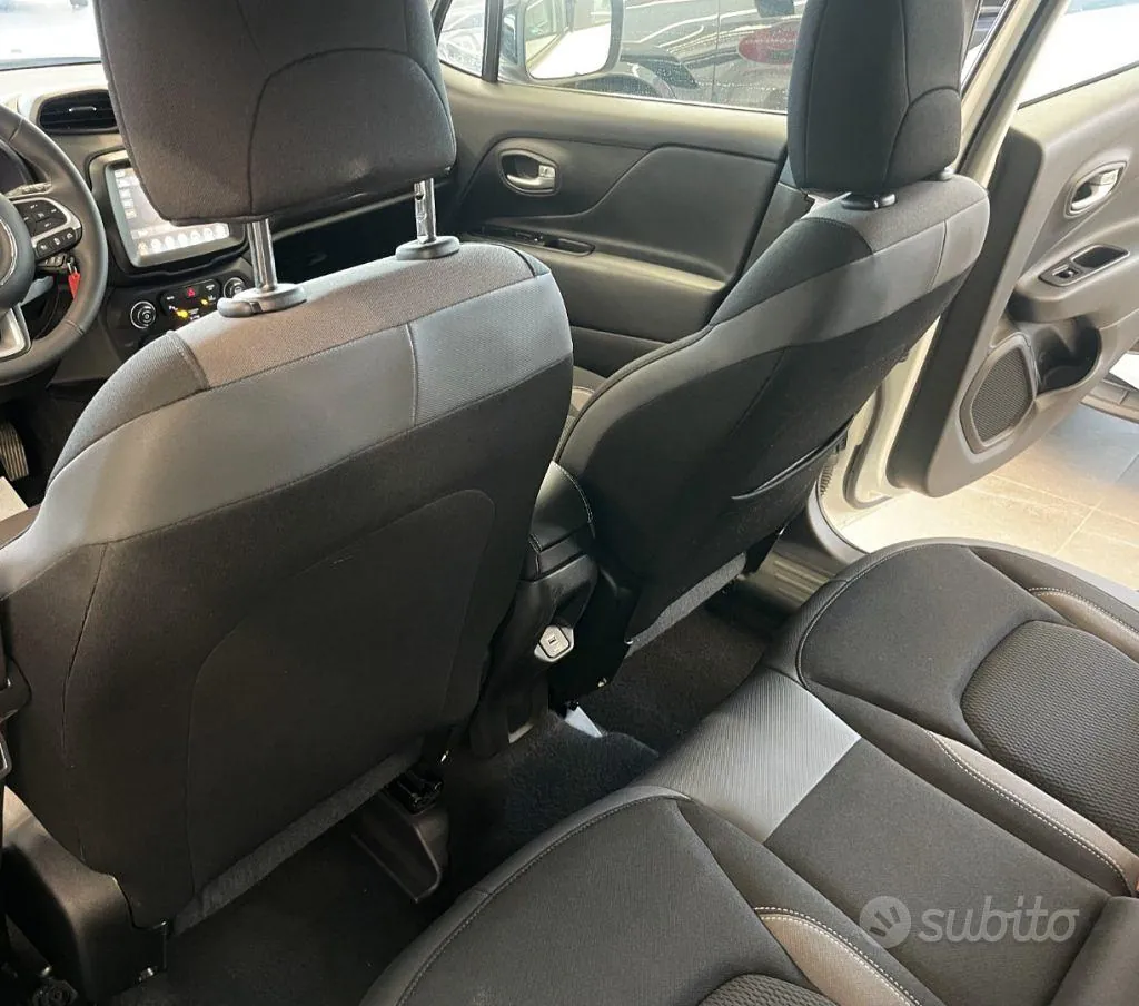 Jeep Renegade 2023 photo 2