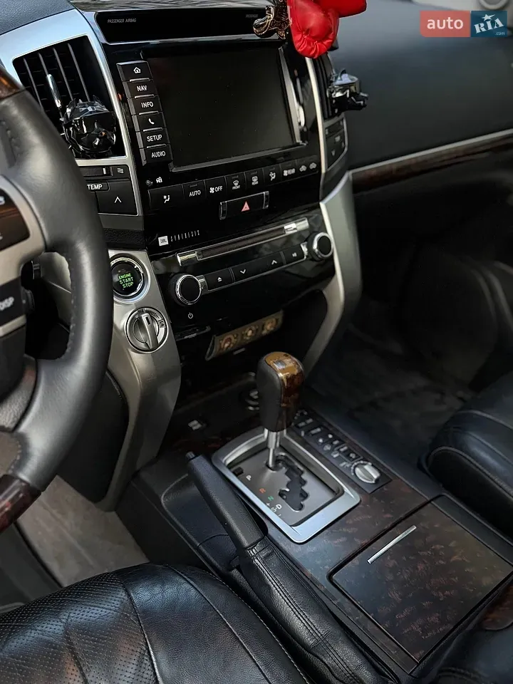 Toyota Land Cruiser 2012 photo 2