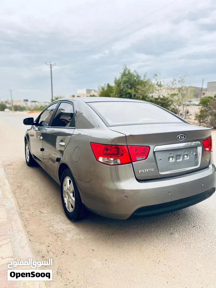 Kia Forte 2010 photo 2