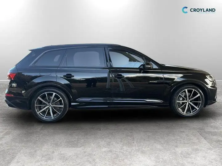Audi Q7 2021 photo 2