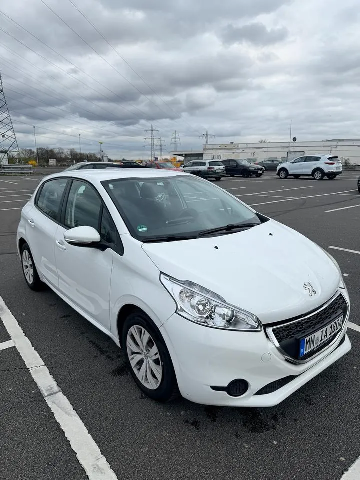Peugeot 208
