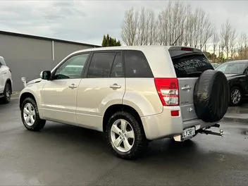 Suzuki Escudo 2011 photo 5