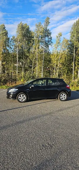 Toyota Auris 2011 photo 2
