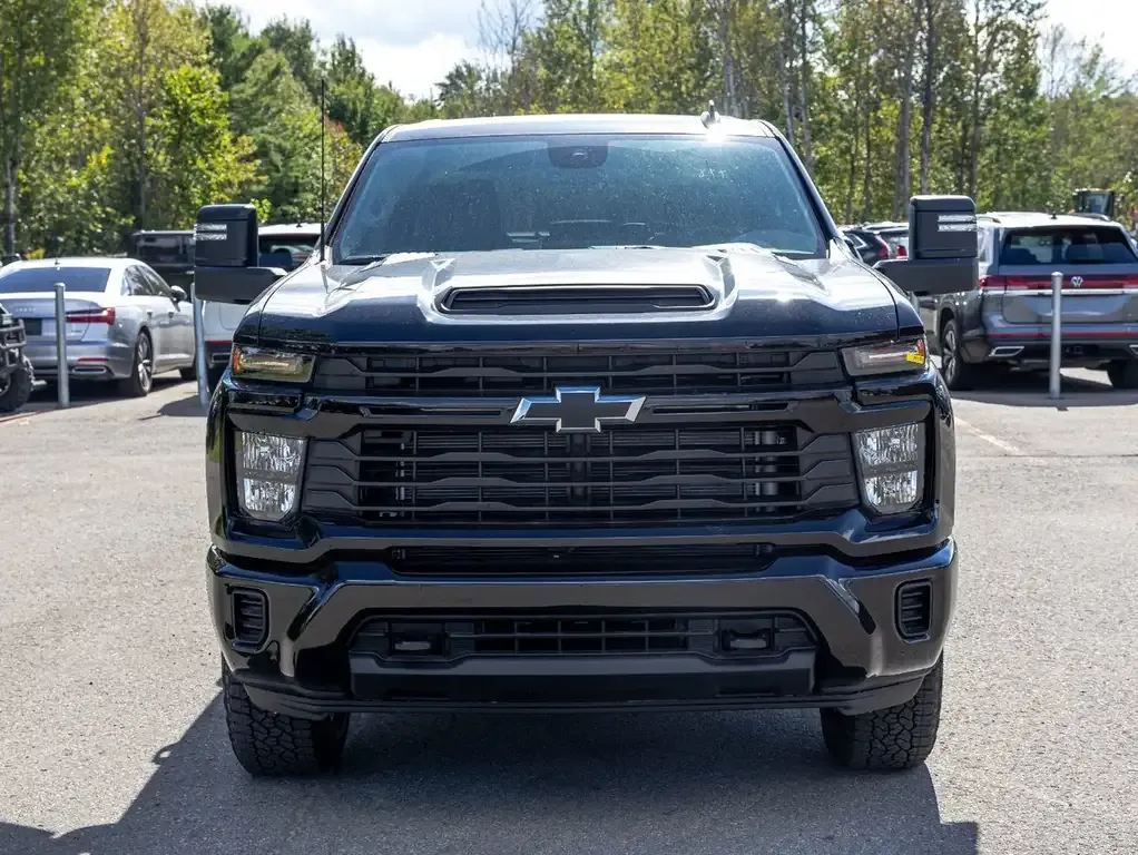 Chevrolet Silverado 2500 2026 photo 2